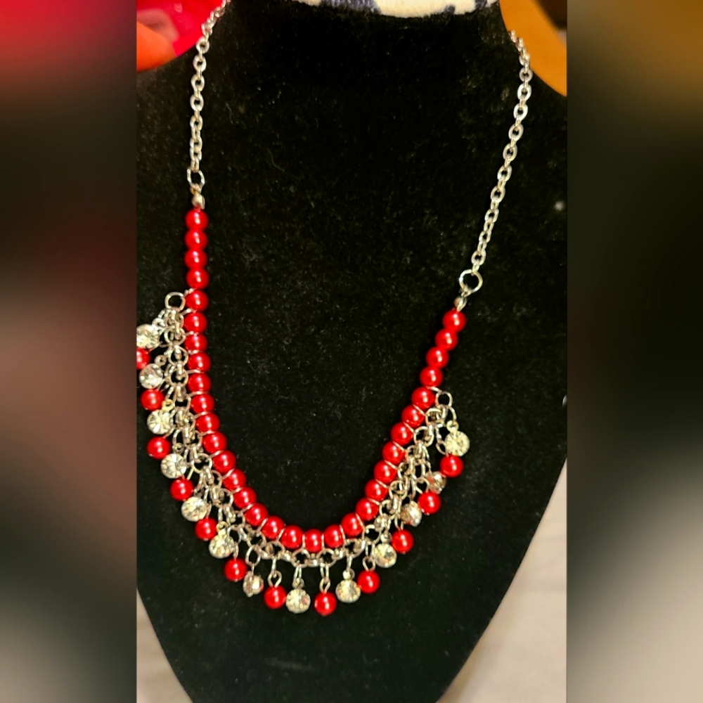 New pretty Silver necklace